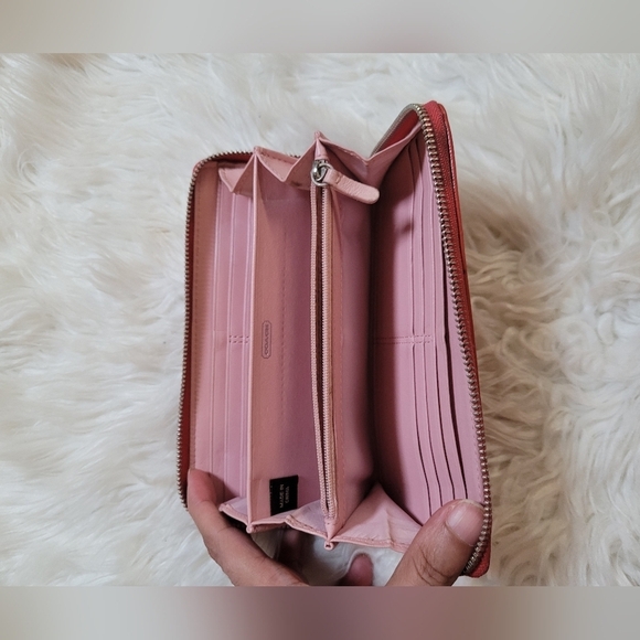 Rare Vintage Coach Embossed Pink Coral Wallet OBO - Picture 4 of 6